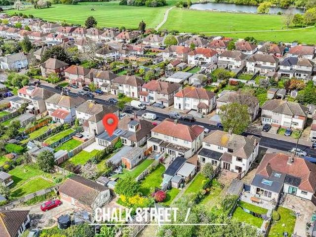House for sale in Elm Park, Greater London