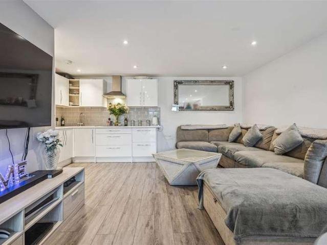 House for sale in Denham