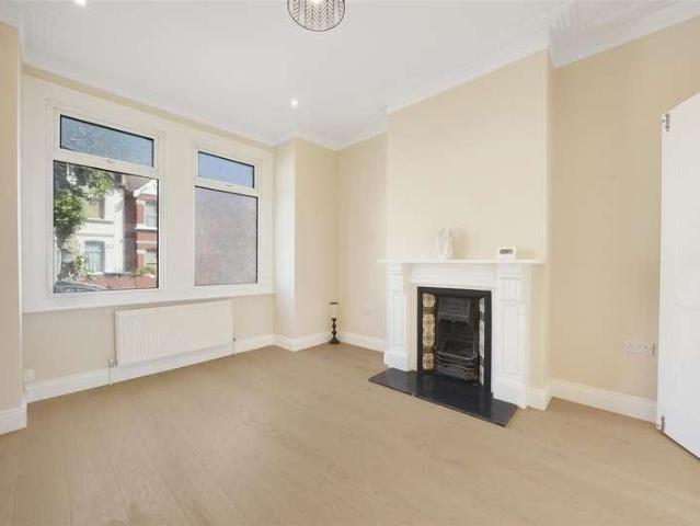 House for sale in Harlesden, Greater London