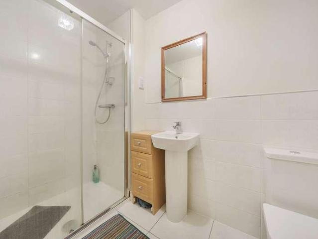 House for sale in Queens Park, Bedford