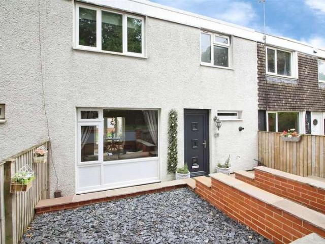 House for sale in Whinmoor, West Yorkshire