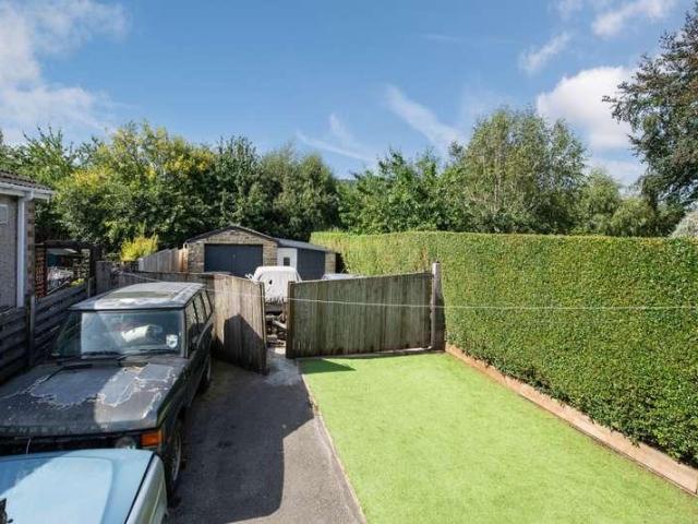 House for sale in Crossflatts, West Yorkshire