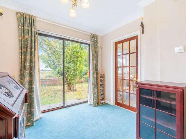House for sale in Shreding Green, Iver