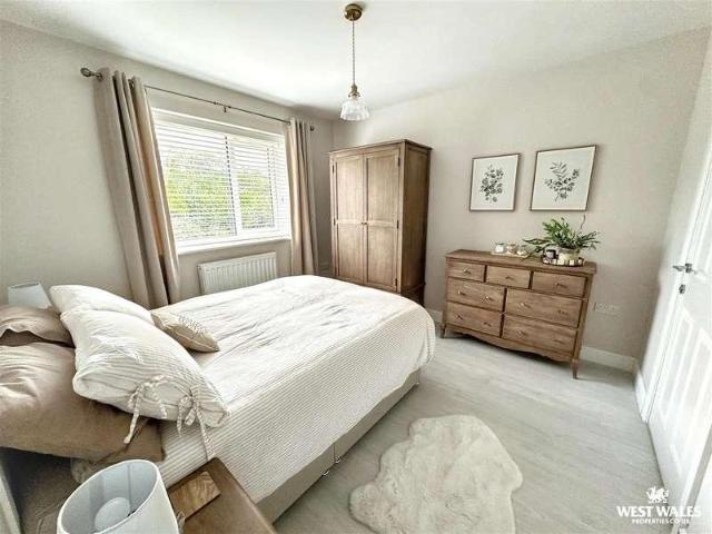 House for sale in Pontyberem, Wales
