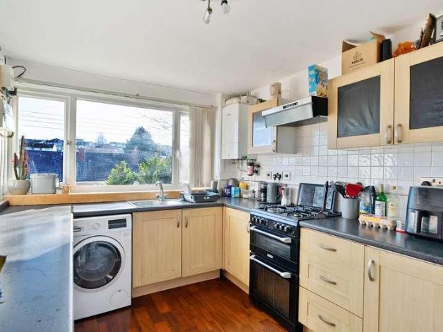 House for sale in Kingswood