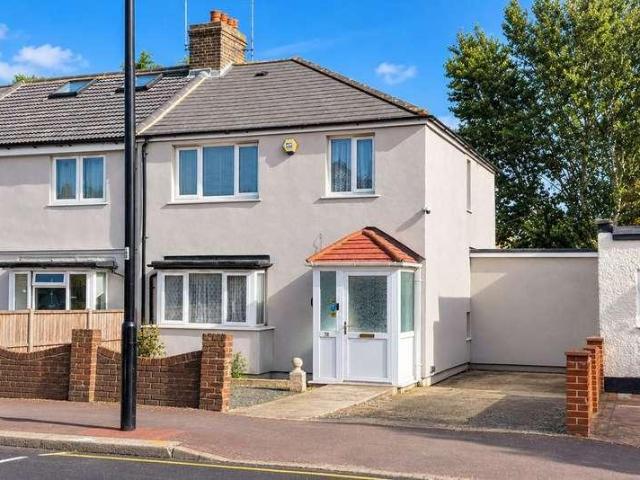 House for sale in East Greenwich, Greater London