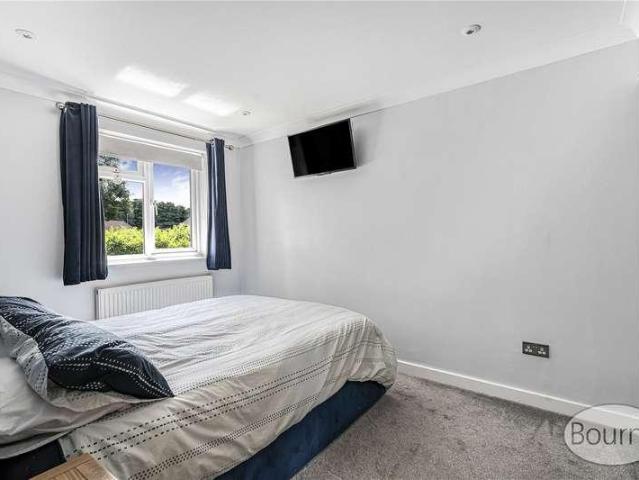 House for sale in The Crescent, Farnborough
