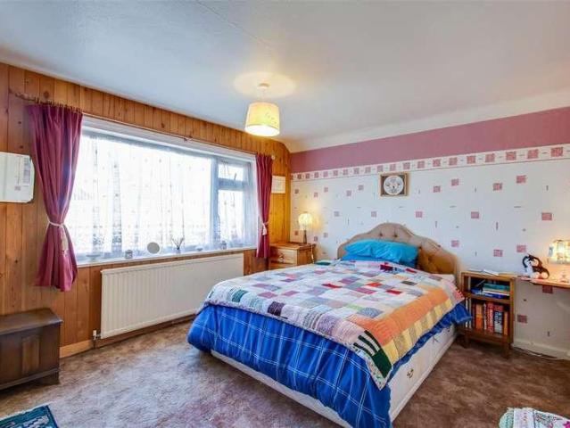 House for sale in Wakefield, Alverthorpe