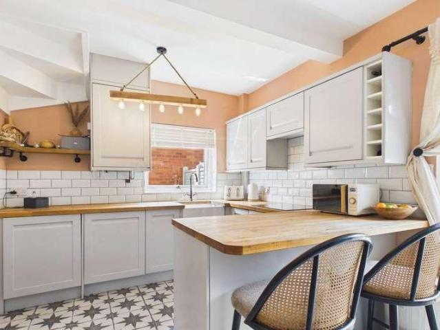House for sale in Thelwall