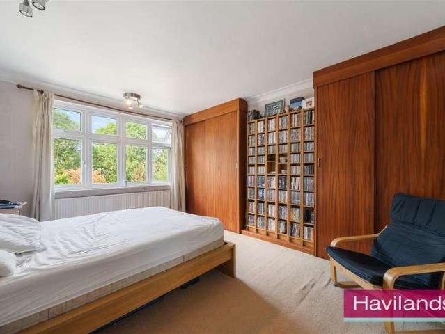 House for sale in Winchmore Hill, Greater London