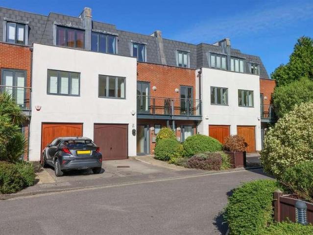 House for sale in New Town, Horsham