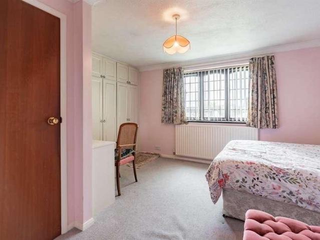 House for sale in Hunter's Forstal, Canterbury