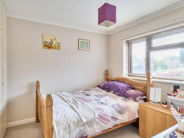 House for sale in Kingswood