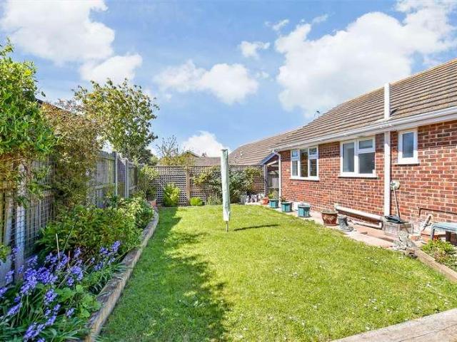 House for sale in Hunter's Forstal, Canterbury
