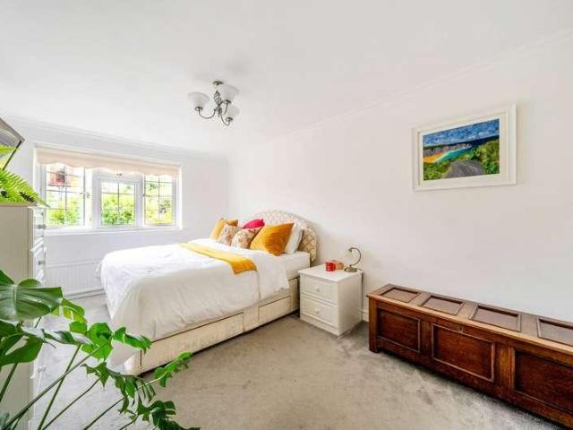 House for sale in Pachesham Park, Surrey