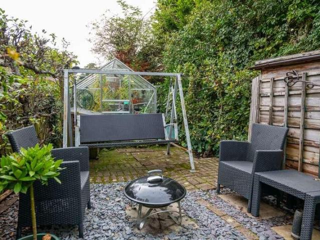 House for sale in Woodhatch, Red Hill