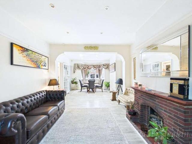 House for sale in London Borough of Croydon, Forestdale