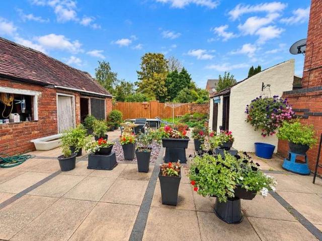 House for sale in Brierley Hill, West Midlands