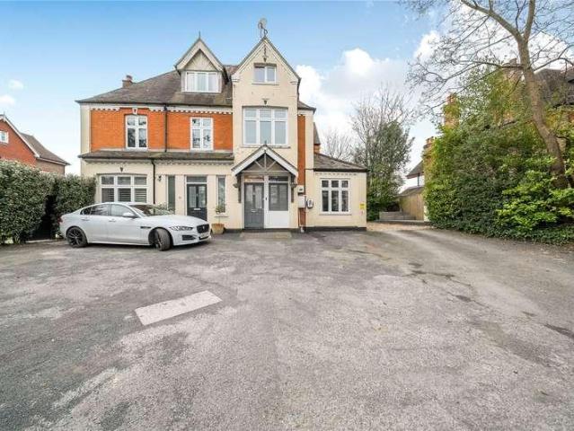 House for sale in Heol-las, Surrey