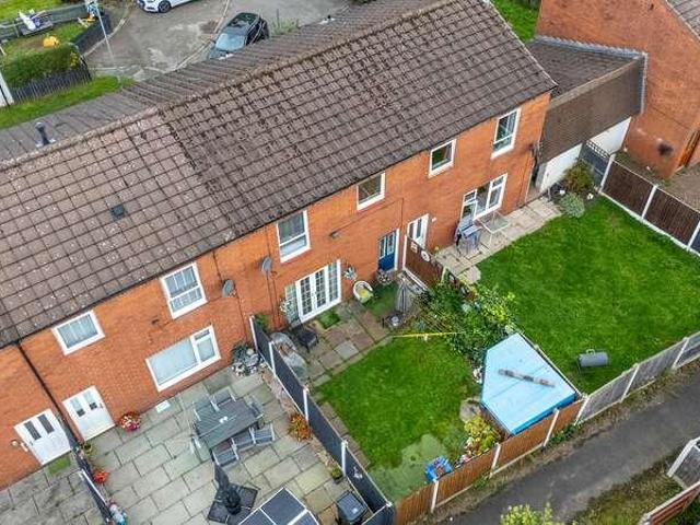 House for sale in Hood Manor