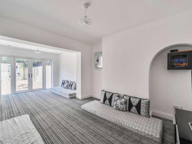 House for sale in Yeading, Greater London