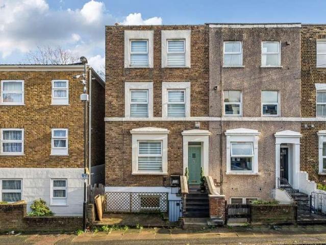 House for sale in London Borough of Lewisham, New Cross
