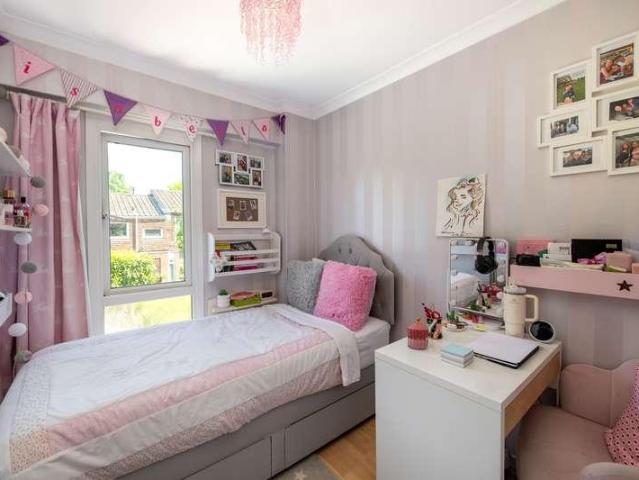 House for sale in Woodhatch, Red Hill