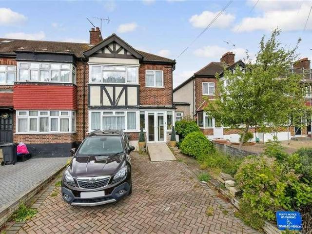 House for sale in Woodford Bridge, Greater London