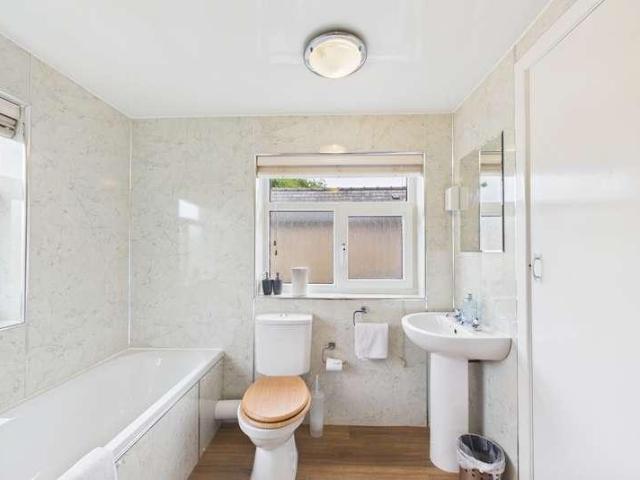 House for sale in Silverdale, Bare