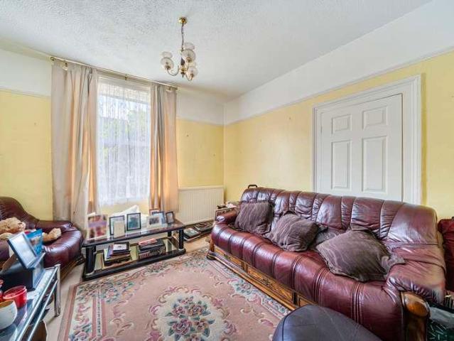 House for sale in London Borough of Lewisham, New Cross