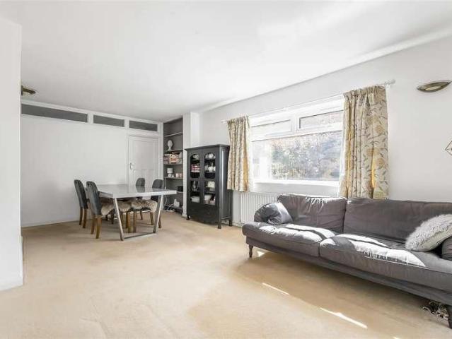 House for sale in Hillview, Surrey
