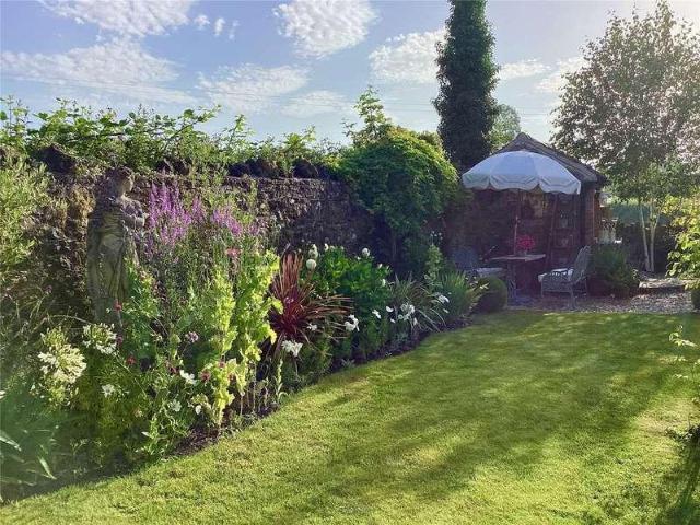 House for sale in Great Elm