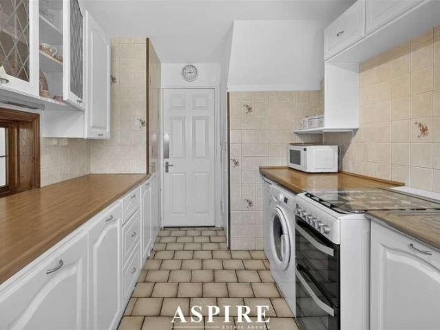 House for sale in Lee Chapel, Essex