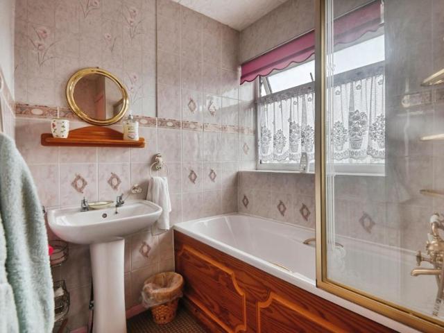 House for sale in Kettlebrook, Staffordshire