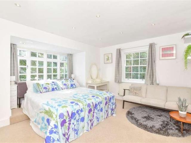 House for sale in Arundel, Clapham