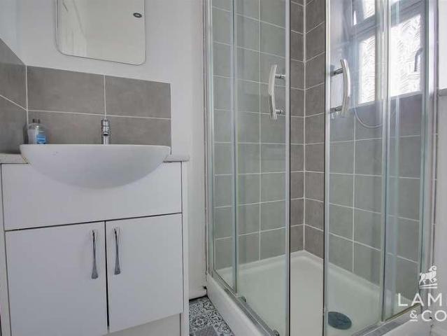 House for sale in Dale Hill, Essex