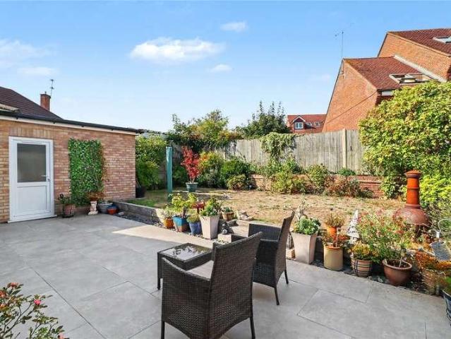 House for sale in Maybury Estate, Woking