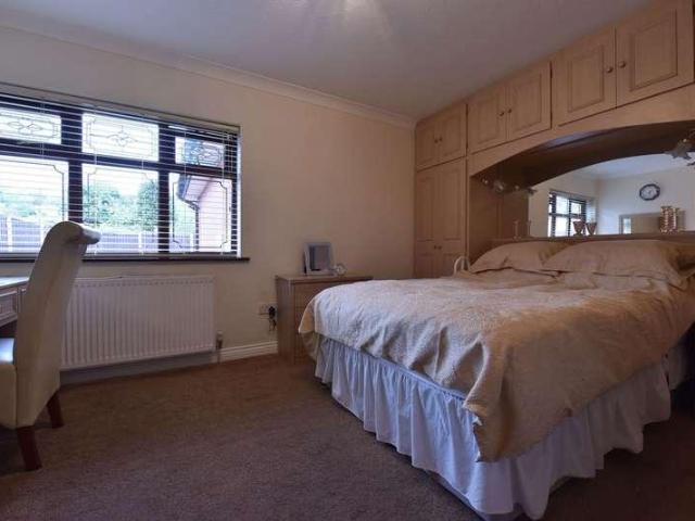 House for sale in Kingswinford, West Midlands