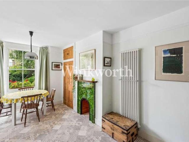 House for sale in Greater London