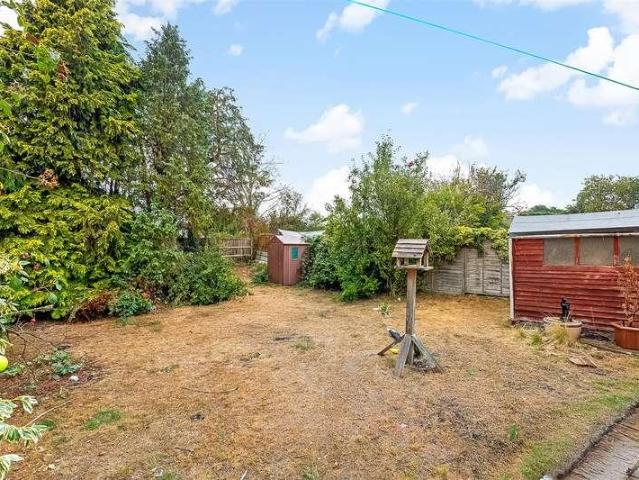 House for sale in Caterham on the Hill, Hillview
