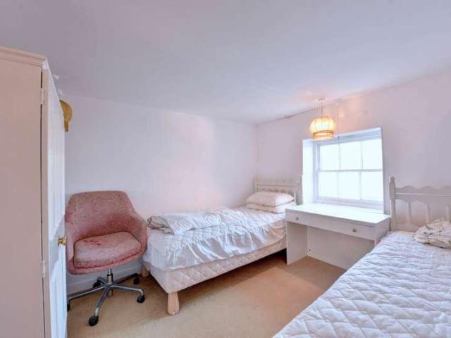 House for sale in Henley-on-Thames, Berrick Salome