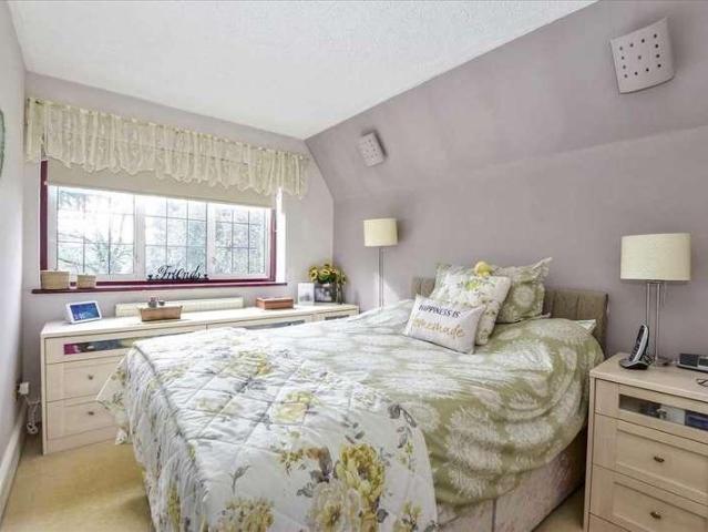 Flat for sale in Bushey Heath, Hertfordshire