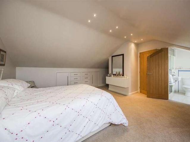 House for sale in The Butts, Kent