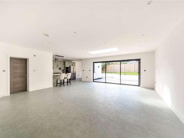 House for sale in Broadfields, Greater London