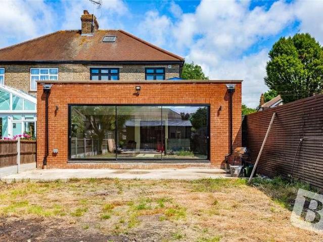 House for sale in Hornchurch, Greater London