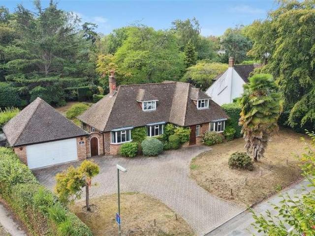House for sale in Oxted, Hillview