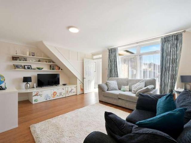 House for sale in Oxted, Hillview