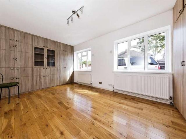 House for sale in Croydon, Shirley