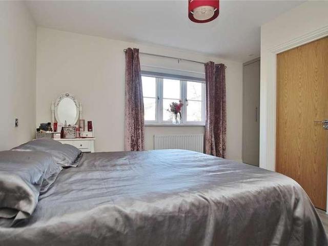 House for sale in West End, Heol-las