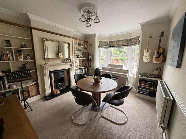 House for sale in Winshill, Beamhurst